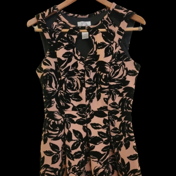 Sweet Storm Dress - Picture 1 of 2